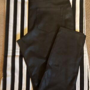Black Lee easy fit leggings